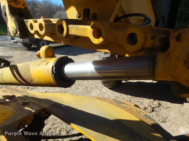 image for item DB6279 1977 John Deere 670 motor grader