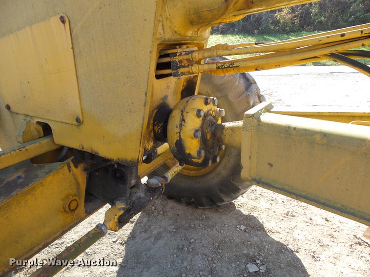 image for item DB6279 1977 John Deere 670 motor grader