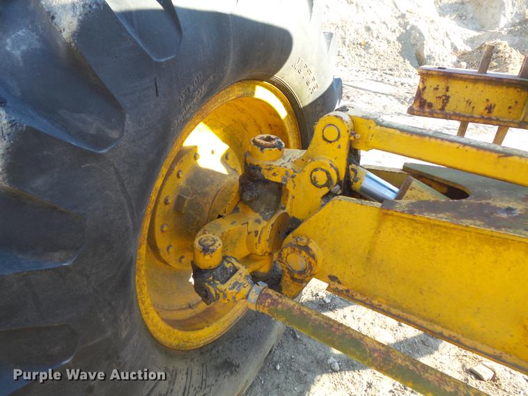 image for item DB6279 1977 John Deere 670 motor grader