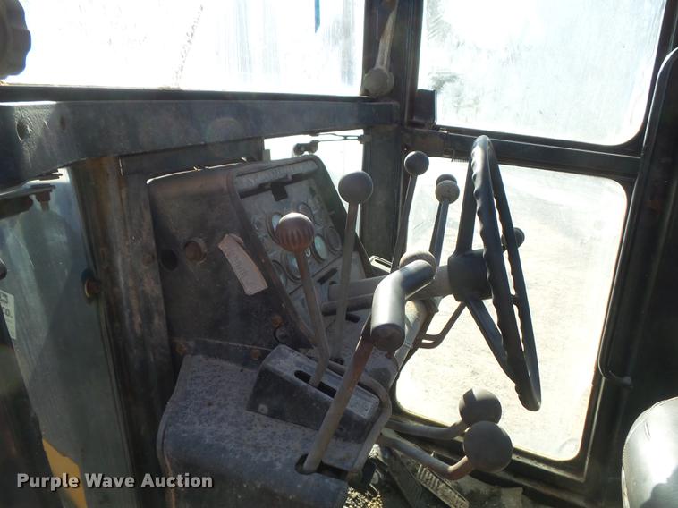 image for item DB6279 1977 John Deere 670 motor grader