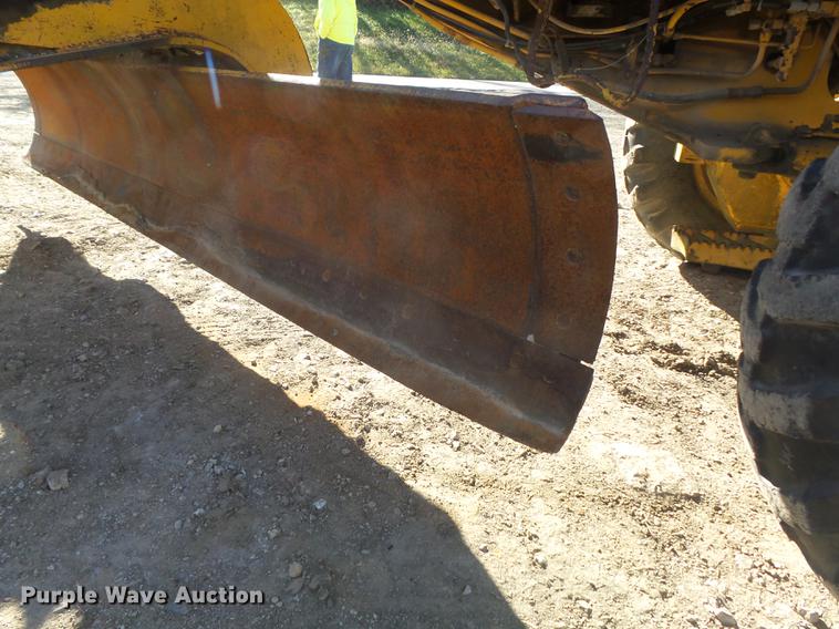 image for item DB6279 1977 John Deere 670 motor grader