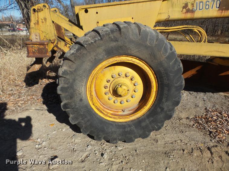 image for item DB6279 1977 John Deere 670 motor grader