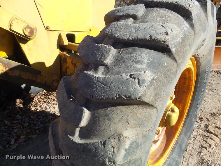 image for item DB6279 1977 John Deere 670 motor grader