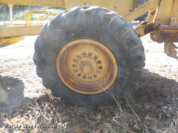 image for item DB6279 1977 John Deere 670 motor grader