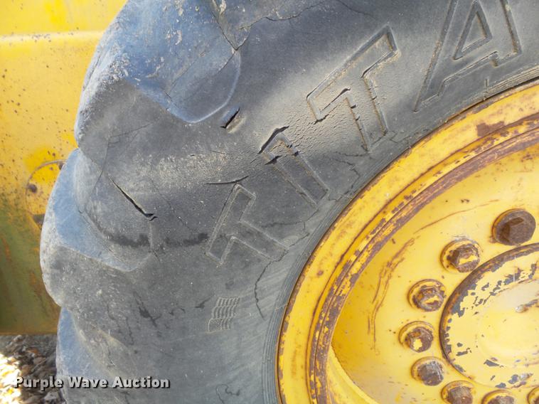 image for item DB6279 1977 John Deere 670 motor grader