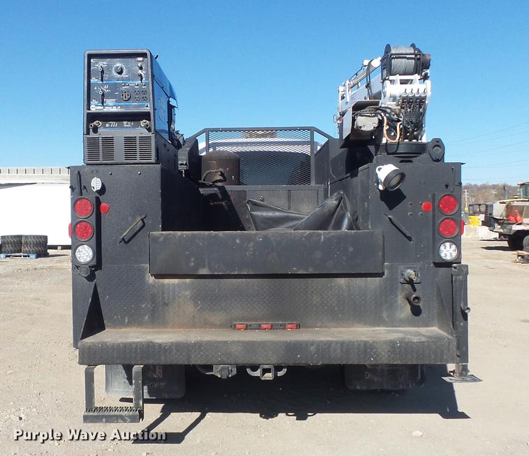 image for item DB6300 2006 GMC C5500 service truck with crane