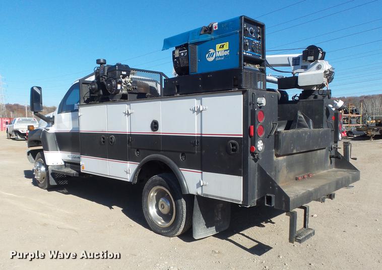 image for item DB6300 2006 GMC C5500 service truck with crane