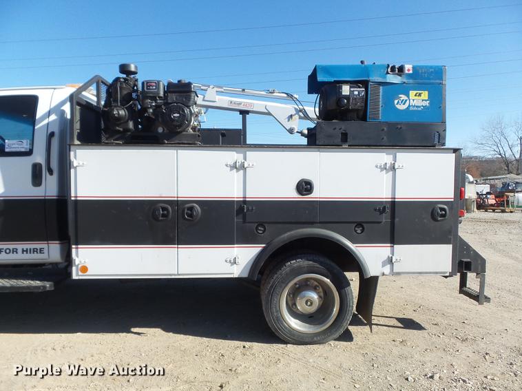 image for item DB6300 2006 GMC C5500 service truck with crane