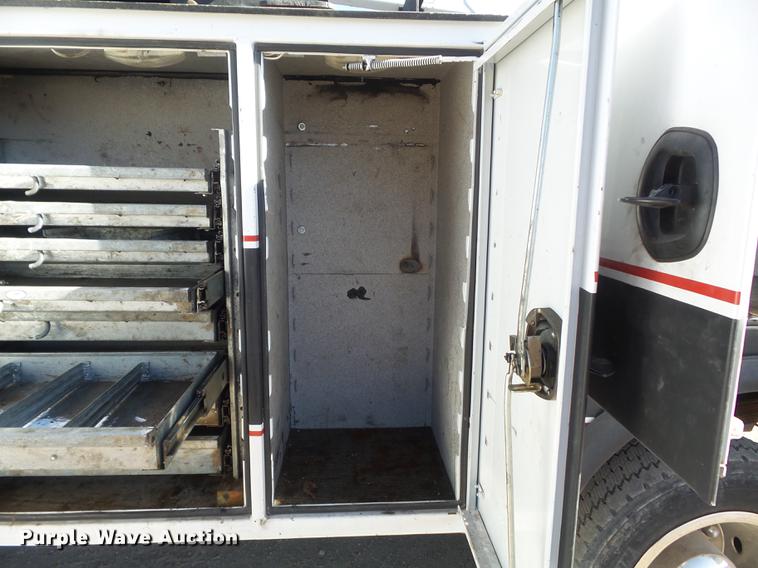 image for item DB6300 2006 GMC C5500 service truck with crane