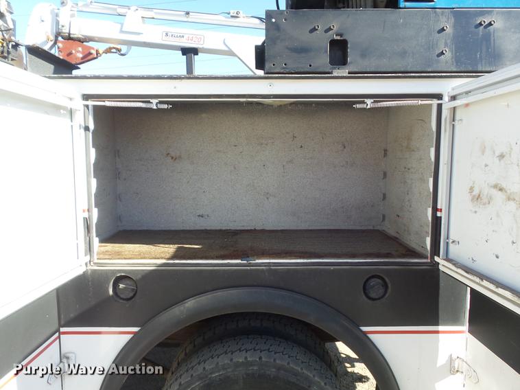 image for item DB6300 2006 GMC C5500 service truck with crane