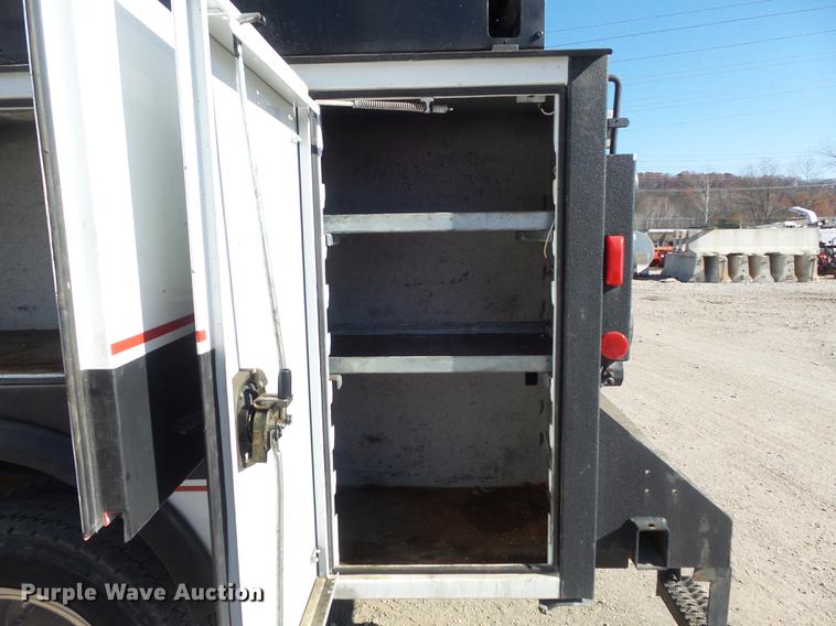 image for item DB6300 2006 GMC C5500 service truck with crane