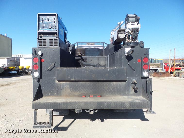 image for item DB6300 2006 GMC C5500 service truck with crane