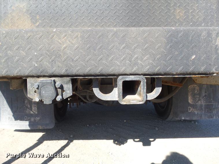 image for item DB6300 2006 GMC C5500 service truck with crane