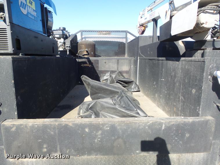 image for item DB6300 2006 GMC C5500 service truck with crane