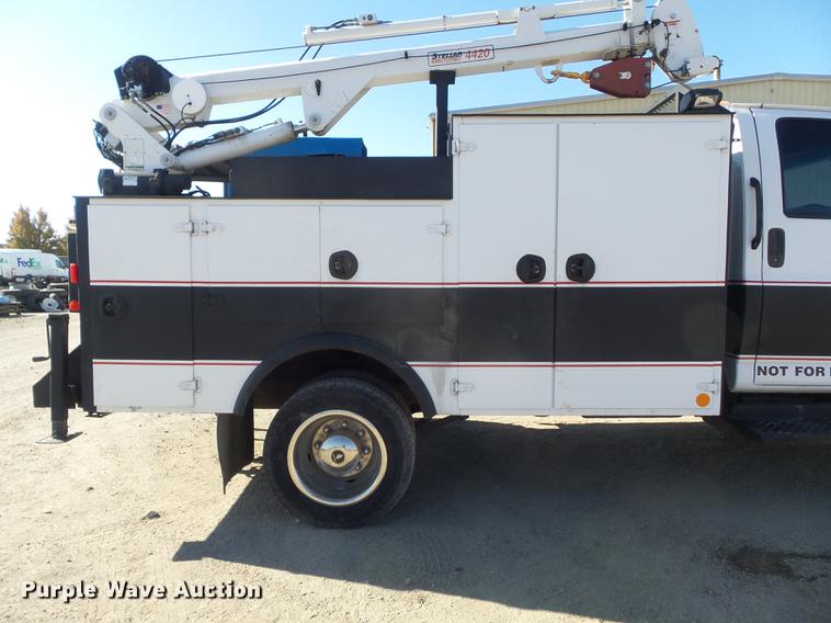 image for item DB6300 2006 GMC C5500 service truck with crane