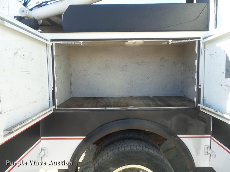 image for item DB6300 2006 GMC C5500 service truck with crane