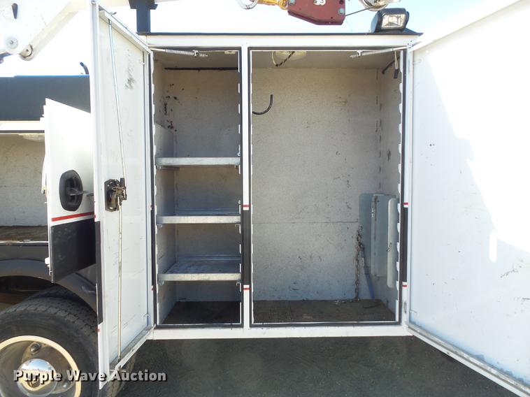 image for item DB6300 2006 GMC C5500 service truck with crane