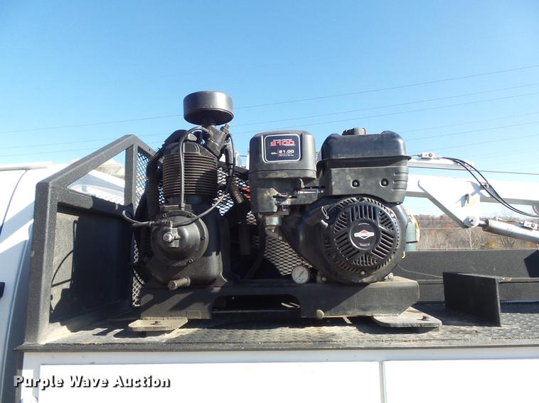 image for item DB6300 2006 GMC C5500 service truck with crane