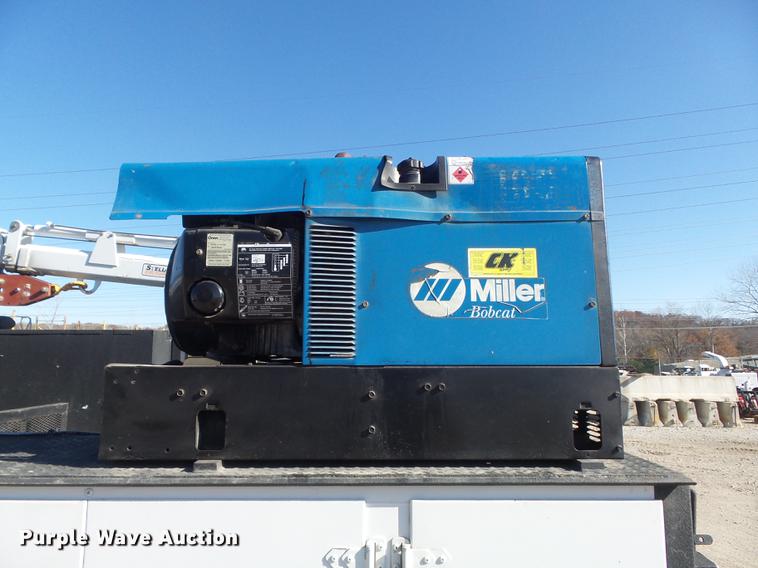 image for item DB6300 2006 GMC C5500 service truck with crane