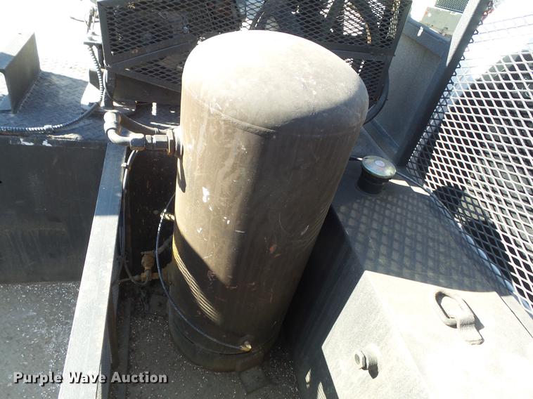 image for item DB6300 2006 GMC C5500 service truck with crane