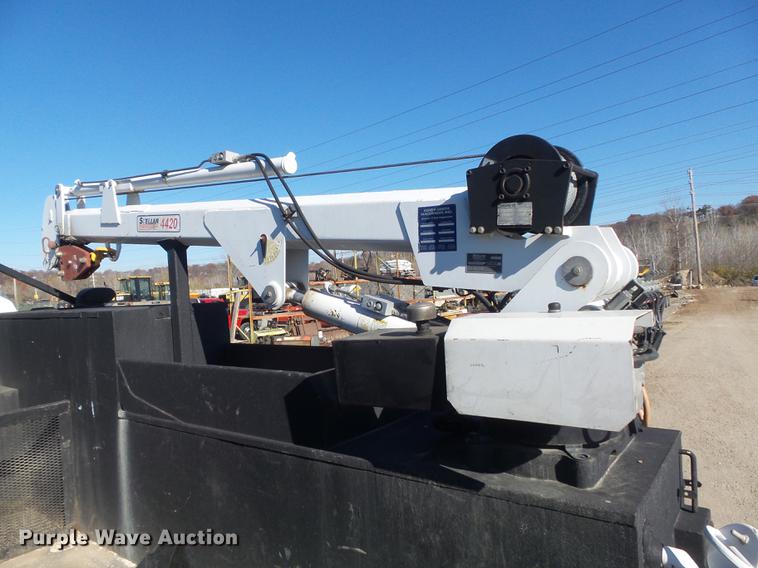 image for item DB6300 2006 GMC C5500 service truck with crane