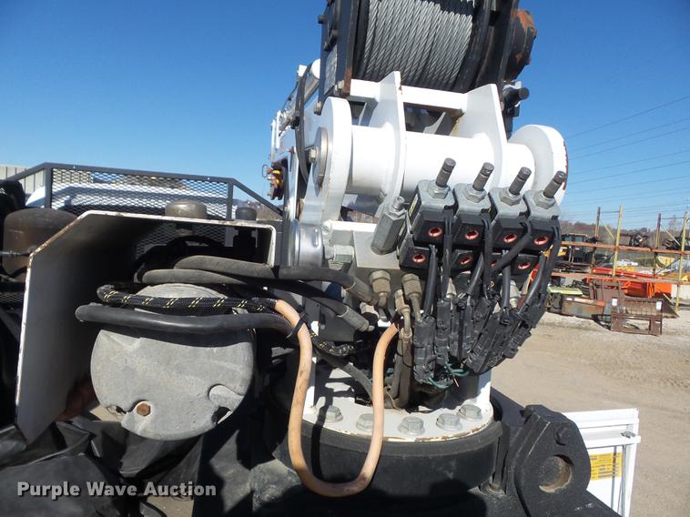 image for item DB6300 2006 GMC C5500 service truck with crane