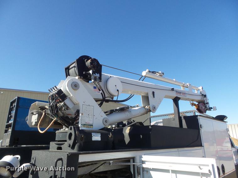 image for item DB6300 2006 GMC C5500 service truck with crane