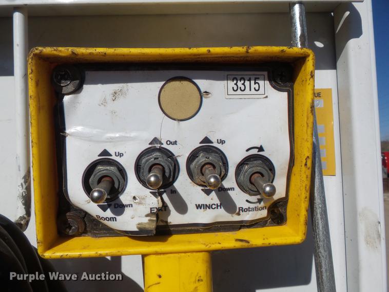 image for item DB6300 2006 GMC C5500 service truck with crane