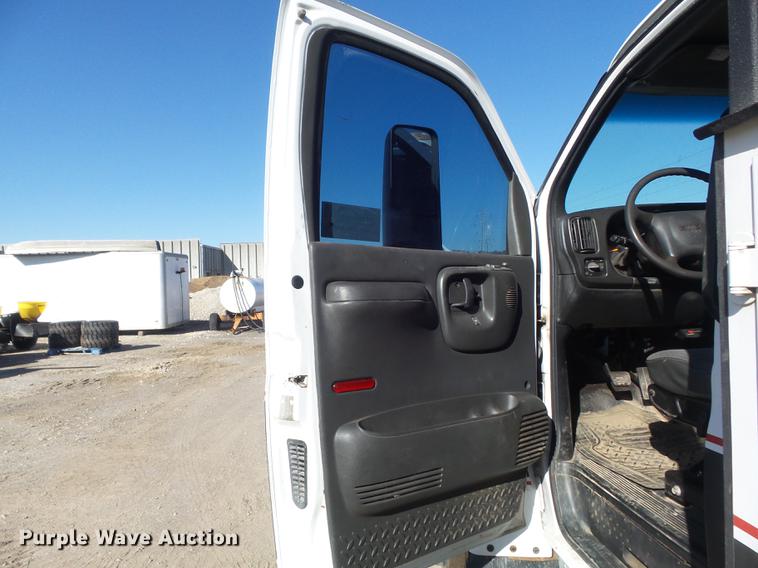 image for item DB6300 2006 GMC C5500 service truck with crane