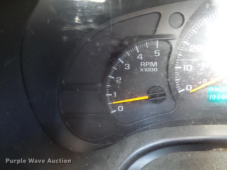 image for item DB6300 2006 GMC C5500 service truck with crane