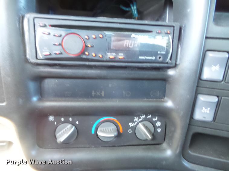 image for item DB6300 2006 GMC C5500 service truck with crane