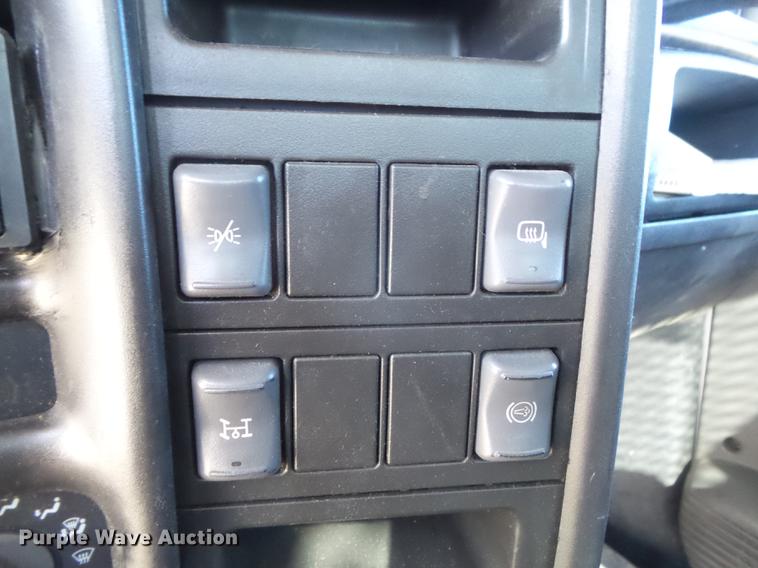 image for item DB6300 2006 GMC C5500 service truck with crane