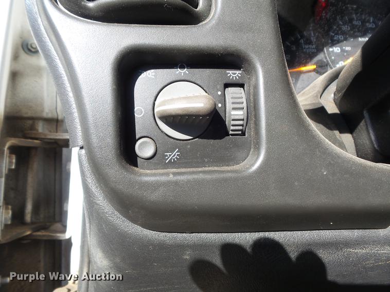 image for item DB6300 2006 GMC C5500 service truck with crane