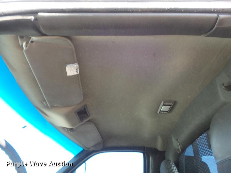 image for item DB6300 2006 GMC C5500 service truck with crane