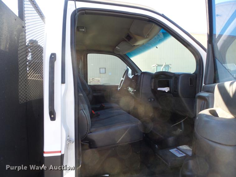 image for item DB6300 2006 GMC C5500 service truck with crane