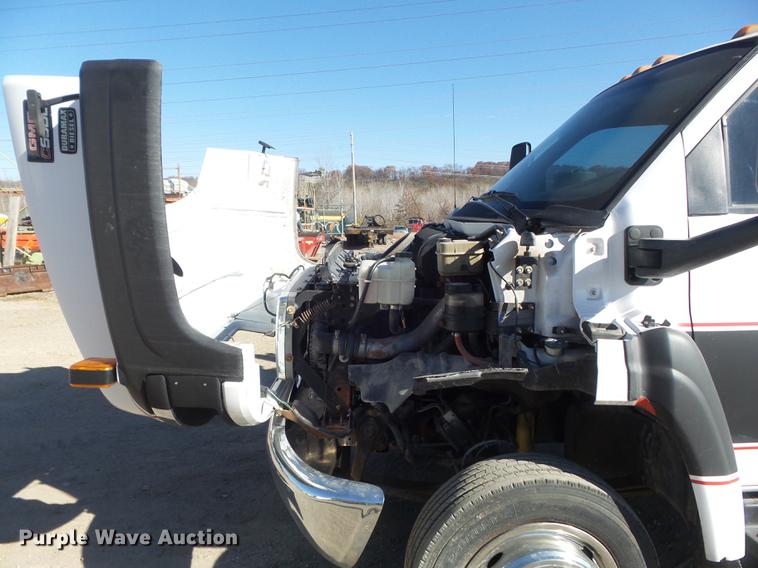 image for item DB6300 2006 GMC C5500 service truck with crane
