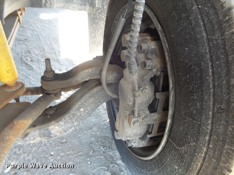 image for item DB6300 2006 GMC C5500 service truck with crane