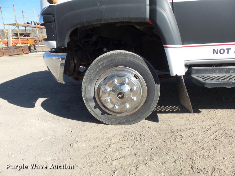 image for item DB6300 2006 GMC C5500 service truck with crane