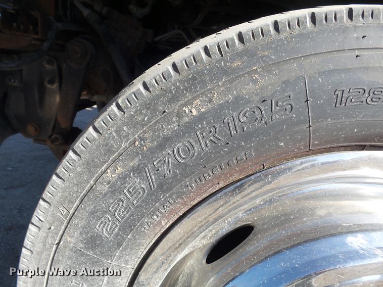 image for item DB6300 2006 GMC C5500 service truck with crane