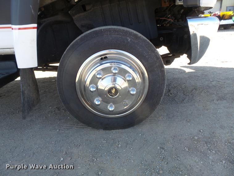 image for item DB6300 2006 GMC C5500 service truck with crane