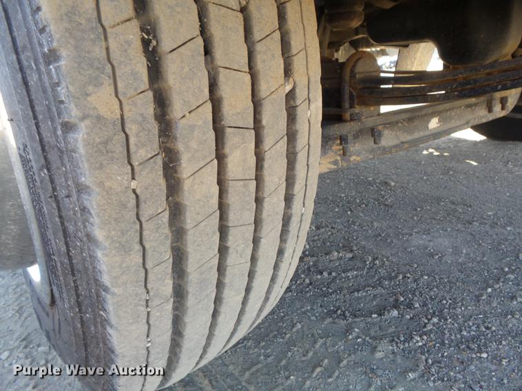 image for item DB6300 2006 GMC C5500 service truck with crane