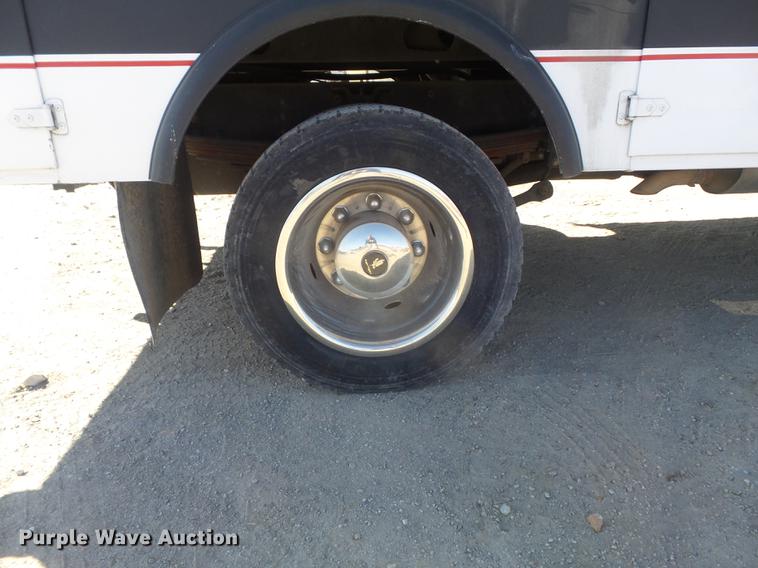 image for item DB6300 2006 GMC C5500 service truck with crane