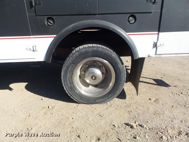 image for item DB6300 2006 GMC C5500 service truck with crane