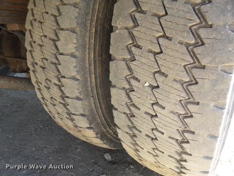 image for item DB6300 2006 GMC C5500 service truck with crane