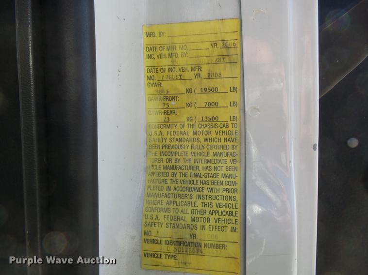 image for item DB6300 2006 GMC C5500 service truck with crane