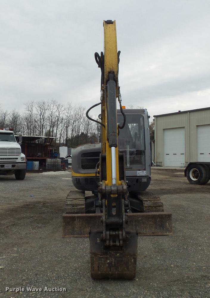 image for item DB6317 2006 Gehl 603 compact excavator