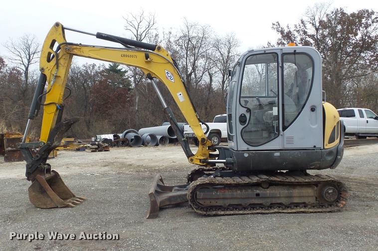 image for item DB6317 2006 Gehl 603 compact excavator
