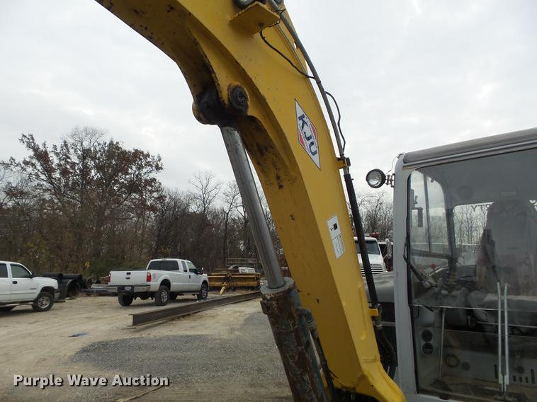 image for item DB6317 2006 Gehl 603 compact excavator