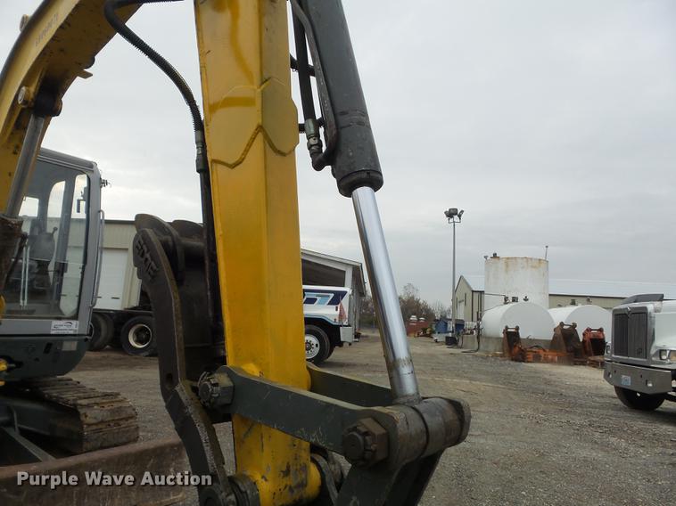 image for item DB6317 2006 Gehl 603 compact excavator