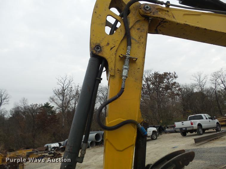 image for item DB6317 2006 Gehl 603 compact excavator